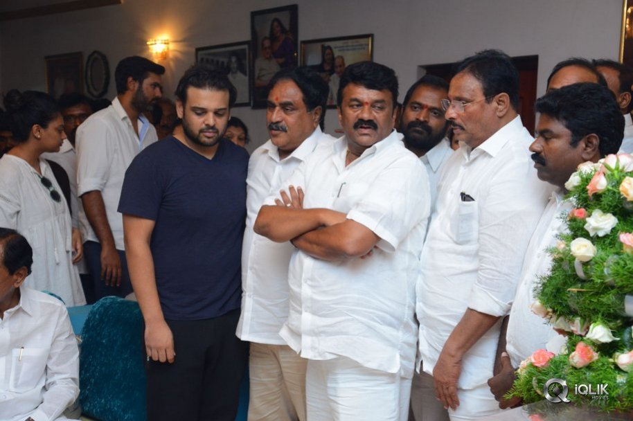 Celebrities-Pay-Homage-to-Vijaya-Nirmala-Garu